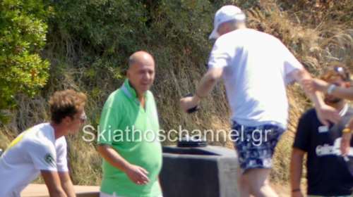 Κυριάκος Βελόπουλος: Στις Κουκουναριές στη Σκιάθο με φουσκωτό - Μια επίσκεψη, η συνάντηση και το δείπνο