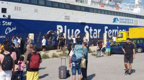 Μετανάστες εμπόδισαν τον απόπλου του &quot;Νήσος Χίος&quot; από το λιμάνι της Ρόδου