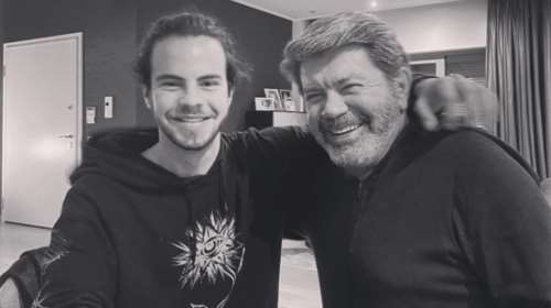 Άγγελος Λάτσιος: Με εντελώς διαφορετικό look σε βραδινή έξοδο με τον πατέρα του Γιάννη Λάτσιο - Η απίστευτη ομοιότητα