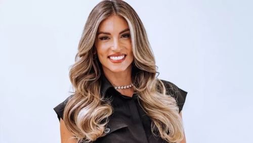 H Αθηνά Οικονομάκου με &quot;γυμνό φόρεμα&quot; από αγαπημένο brand εσωρούχων