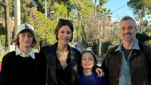 Σοφία Καρβέλα - Θανάσης Πανουργιάς: Το δείπνο γενεθλίων με τους δύο γιους τους