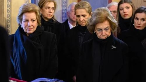 Η βασίλισσα Σοφία και η Άννα Μαρία αγκαλιασμένες στο Τατόι: Η εικόνα που συγκλονίζει