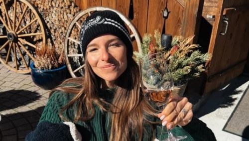 Στην κουζίνα η Εριέττα Κούρκουλου Λάτση: Φτιάχνει σπιτικό γλυκό για τα πρώτα γενέθλια του Λέοντα