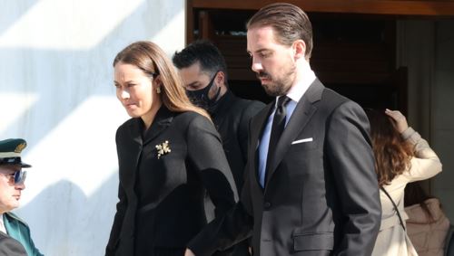 H καλοκαιρινή Νίνα Φλορ: Super chic στην αμμουδιά