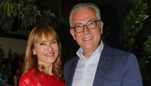 Μάρα Ζαχαρέα - Θοδωρής Ρουσόπουλος: Το εντυπωσιακό χριστουγεννιάτικο δέντρο που κοσμεί το σαλόνι του σπιτιού τους