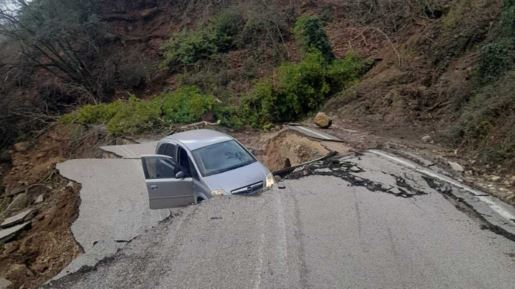 Σοβαρή καθίζηση 60 μέτρων στην επαρχιακή οδό Ιωαννίνων – Πραμάντων - Από θαύμα σώθηκε οδηγός
