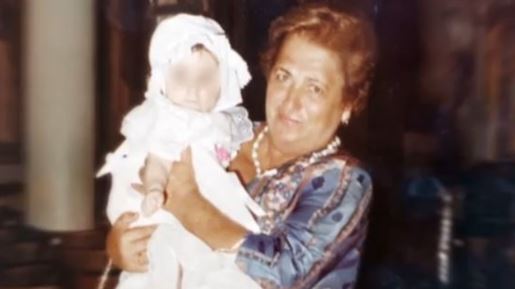 Αγρια δολοφονία στη Σαλαμίνα: "Ηθελαν να δείξουν ότι έγινε ληστεία", λέει με κλάματα ο γιος της Φαιναρέτης Μπαξεβάνη