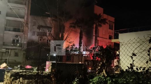 Βόλος: Μεγάλη φωτιά σε παλιό κτίριο στο κέντρο της πόλης [εικόνες - βίντεο]