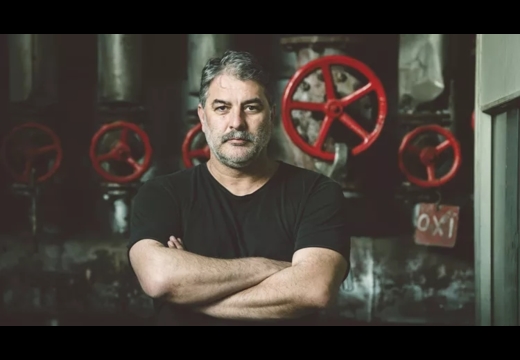 Τι ανεβάζει ο Βασίλης Μπισμπίκης τη νέα χρονιά;