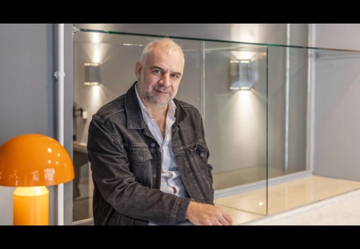 Ο Χρήστος Τριπόδης μιλάει στο "α" για το νέο θέατρο Φιλίπ