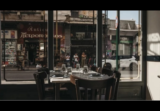 Λένε πως αυτή είναι μία από τις πιο τίμιες, νέες ταβέρνες της Αθήνας