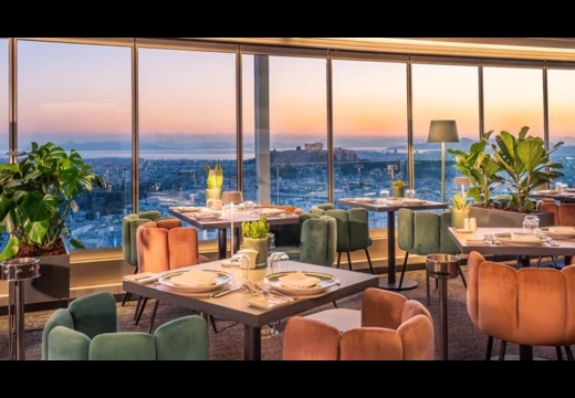 Παράδοση, φρεσκάδα και αθηναϊκός ουρανός στο πιάτο: Ένα πανέμορφο εστιατόριο που βλέπει την πόλη από ψηλά