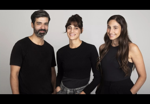 "Η πιο υπέροχη χειρότερη του κόσμου" είναι μια παράσταση χωρίς φίλτρα που αναμένουμε ανυπόμονα