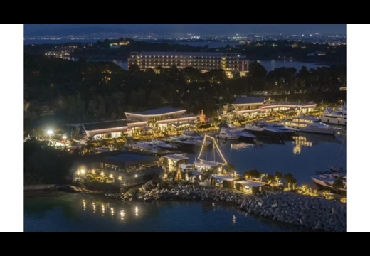 Μια υπέροχη χριστουγεννιάτικη αγορά δίπλα στο κύμα: Τι έφτιαξαν πάλι στη Βουλιαγμένη;