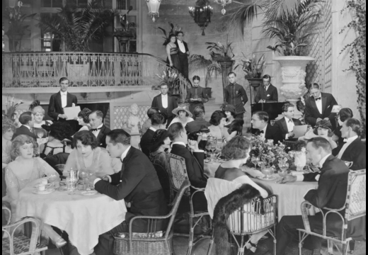 Στα νέα κοσμικά εστιατόρια της πόλης: Πώς, πού και γιατί συχνάζουν πλέον οι Αθηναίοι ώστε "δουν και να τους δουν"