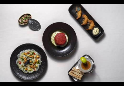 Θαλασσινοί μεζέδες και αβίαστο κέφι: Τι ακριβώς παίζει στο Sea You, στο Κολωνάκι