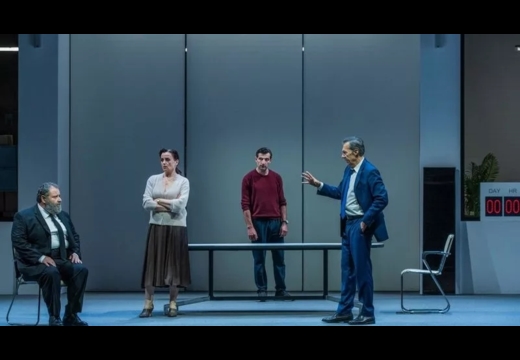 Όλα όσα πρέπει να γνωρίζεις για την πιο πολυσυζητημένη παράσταση της χρονιάς στην Αθήνα