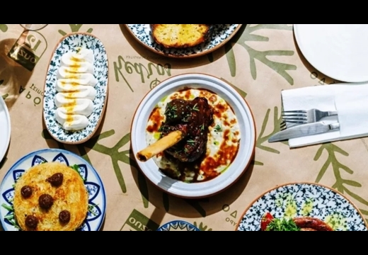 Μία από τις πιο φρέσκες ταβέρνες της Αθήνας σερβίρει ιστορία ελληνικής γεύσης σε μια γειτονιά outsider