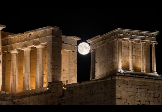 Η μαγική υπερπανσέληνος του Δεκεμβρίου είναι εδώ: Πού θα απολαύσεις το Παγωμένο Φεγγάρι στην Αθήνα