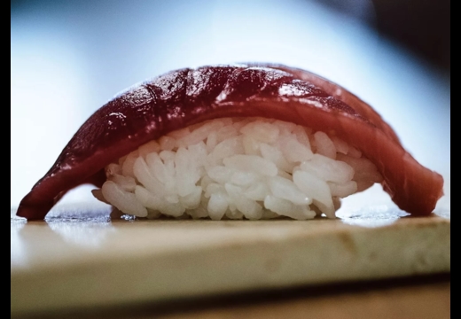 Ό,τι πιο κοντινό σε Τόκιο παίζει στην Αθήνα: Σε αυτό το "εστιατόριο τσέπης" τρως το σούσι όπως πουθενά αλλού