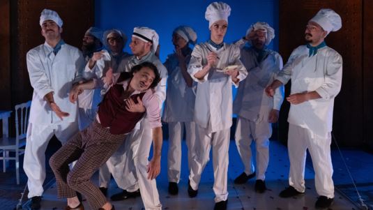 "Υπηρέτης δύο Αφεντάδων": Πού θα δούμε το καλοκαίρι την παράσταση με τον Βασίλη Χαραλαμπόπουλο - Ολοι οι σταθμοί