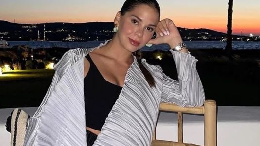 Στο γιορτινό σαλόνι της Αλεξάνδρας Κωστοπούλου - Η πανέμορφη χριστουγεννιάτικη γωνιά