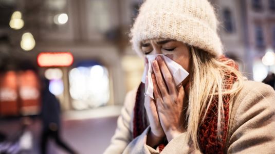 Αναμένεται έξαρση ιώσεων από τον Δεκέμβριο – "Το εμβόλιο δεν καλύπτει αρκετά το νέο στέλεχος της γρίπης"