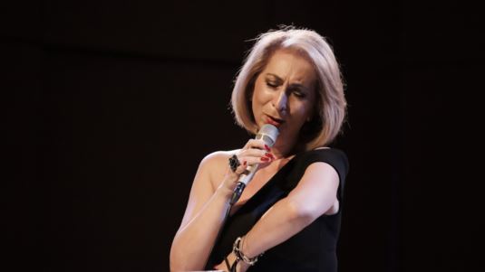 Η Αλεξάνδρα Γκράβας ερμηνεύει τραγούδια του Μεσοπολέμου στο Μέγαρο Μουσικής
