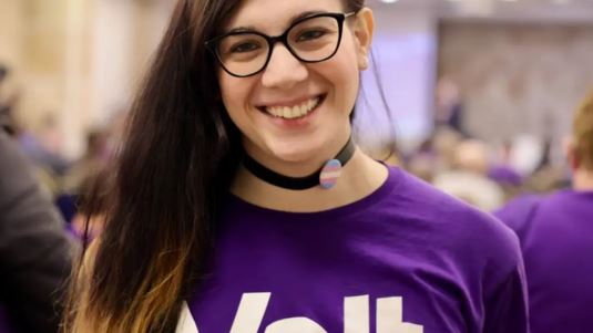 Η πρώτη τρανς πρόεδρος ελληνικού κόμματος: Ποια είναι η Ηλέκτρα Ρώμη Δόχτση