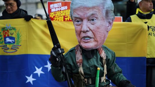 "Δεν χρειάζομαι Διεθνές Δίκαιο": Το δόγμα Άγριας Δύσης του Τραμπ προκαλεί "παγωμάρα" στους Ευρωπαίους