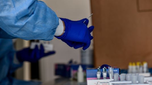 ΕΟΔΥ: 4 νέοι θάνατοι από κορονοϊό - Σε χαμηλά επίπεδα η γρίπη αλλά προσοχή στο νέο στέλεχος της "Κ"