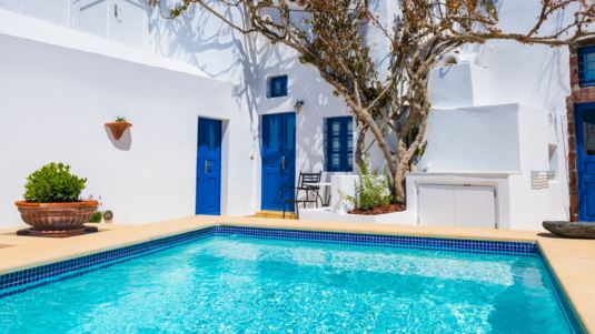 Πώς η Ελλάδα γίνεται μαγνήτης για luxury real estate – Tι αναζητούν οι αγοραστές