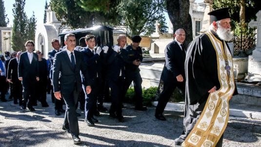 Θλίψη, συγκίνηση και περηφάνια στο τελευταίο αντίο της Ελλάδας στον μεγάλο Διονύση Σαββόπουλο [εικόνες - βίντεο]