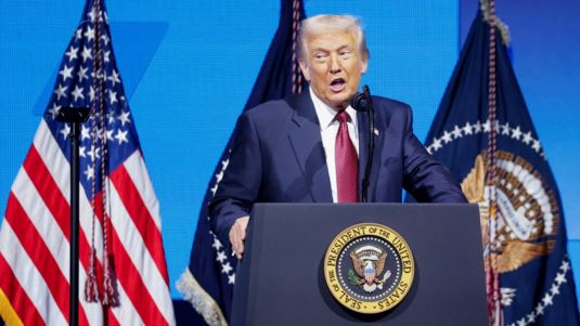 Τραμπ: "Καλή ιδέα" μια επέμβαση στην Κολομβία - Νέες απειλές για Γροιλανδία και Ιράν μετά τη σύλληψη Μαδούρο