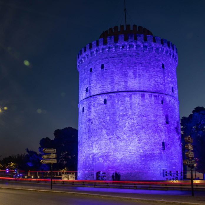 Γιατί ο Λευκός Πύργος "ντύθηκε" στα μπλε [εικόνες] | Ελλάδα ...