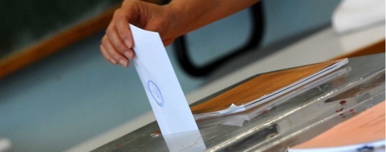 Δημοσκόπηση: 12,5 μονάδες η διαφορά της ΝΔ από τον ΣΥΡΙΖΑ