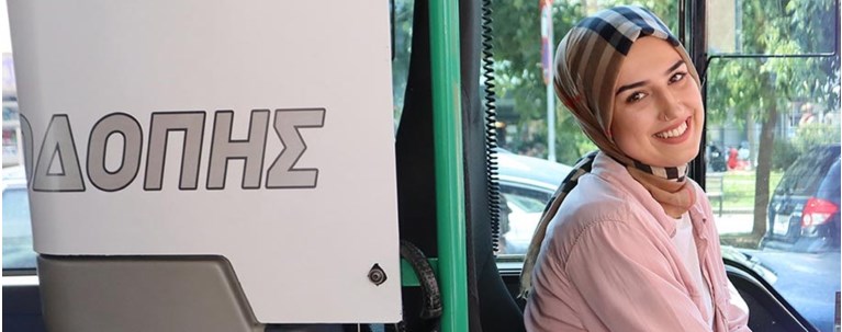 μουσουλμάνα οδηγός ΚΤΕΛ