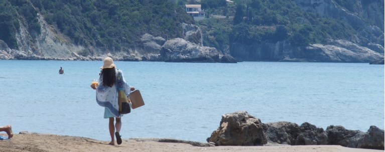 θαλασσα γυναικα