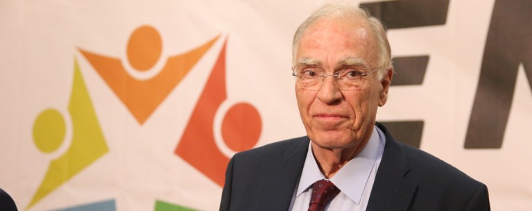 Τα γενέθλια και η...στοιχηματική τούρτα του Βασίλη Λεβέντη