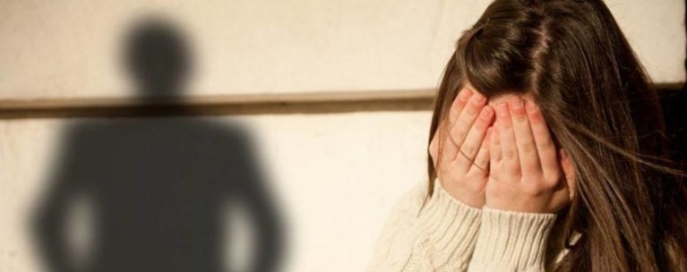 Για ασέλγεια σε βάρος της ανήλικης κόρης του κατηγορείται 40χρονος