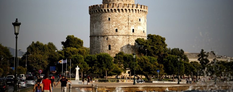 Πήγαν να πετάξουν φέιγ βολάν από τον Λευκό Πύργο-5 προσαγωγές
