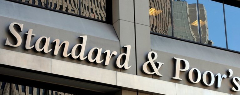 Ο οίκος Standard & Poor’s αναβάθμισε την πιστοληπτική ικανότητα της Ελλάδας