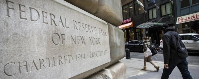 Δεν παραιτείται ο πρόεδρος της Fed ακόμη κι αν του το ζητήσει ο Τραμπ