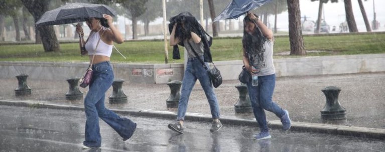Meteo: 24ωρη κακοκαιρία με βροχές και καταιγίδες