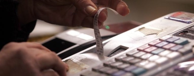 Σκόπελος: Επεισόδιο με ψαρά και εφοριακούς για πλαστική σακούλα