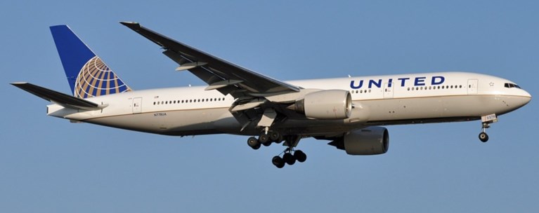 Αναγκαστική προσγείωση αεροσκάφους της United Airlines με 16 τραυματίες