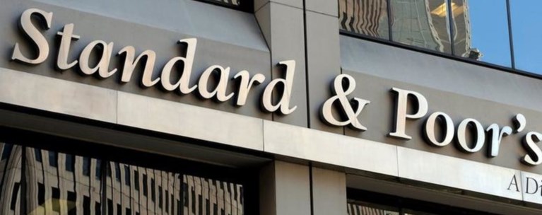 Ψήφος εμπιστοσύνης από τις αγορές: Η S&P αναβάθμισε την Ελλάδα
