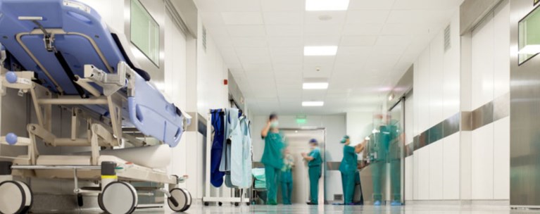 Παράνομες αποκλειστικές στο Αττικό νοσοκομείο