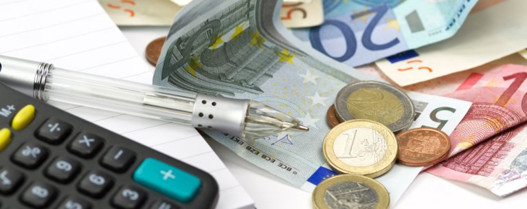 Φορολογικό νομοσχέδιο: Τι αλλάζει σε αφορολόγητο και e-πληρωμές
