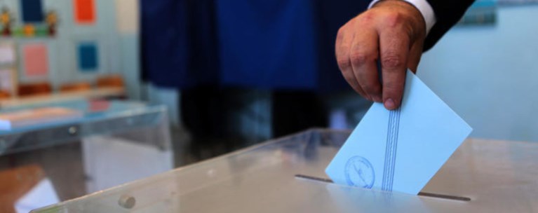 Όλα τα όπλα στο τραπέζι στην τελική ευθεία προς τις κάλπες